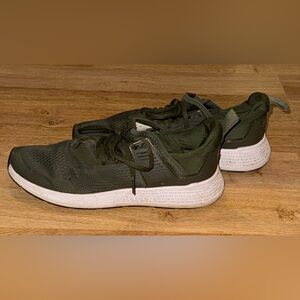 Men’s Sz 10.5 Army Green PUMA Shoes.  Great Condition!